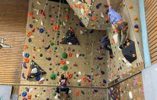 klettervergleich beim 30-jährigen Nestehen der Kletterwand der Ortsgruppe Dortmund-Kreuzviertel